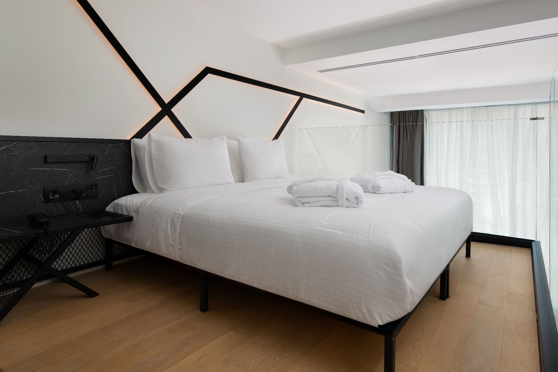 Junior Suite with Loft, Sharing Pool